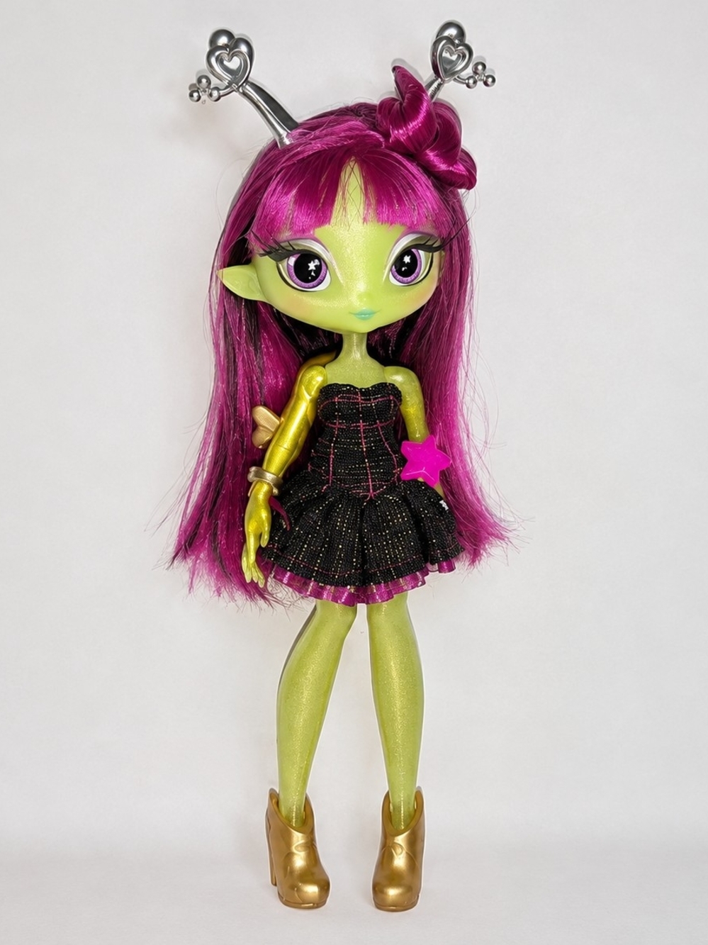 Novi Stars Alie Lectric MGA Fashion Doll with Backpack